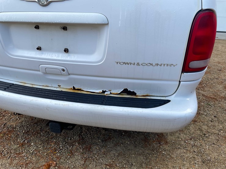 1999-chrysler-town-&-country-image-32