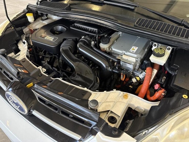 2013-ford-c-max-hybrid-wagon-image-13