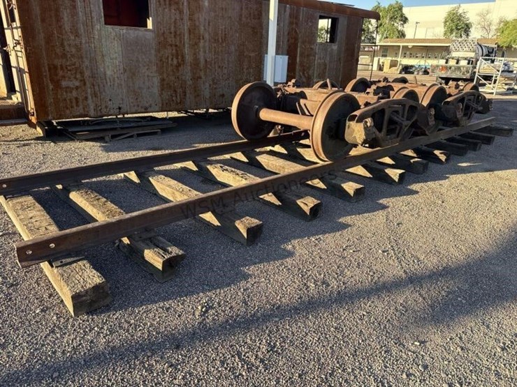 caboose-rail-car-w/-trucks-&-rail-section-image-36