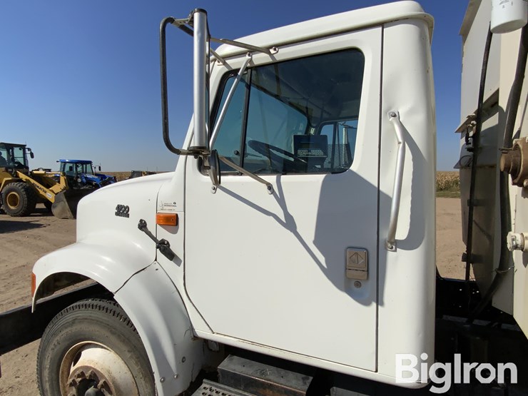 2001-international-4700-image-16