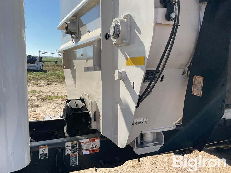 2020-peterbilt-337-image-13