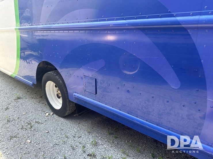 2012-ford-f59-image-17