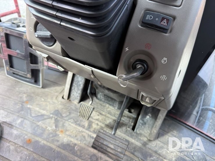 2020-case-ih-trident-5550-image-76