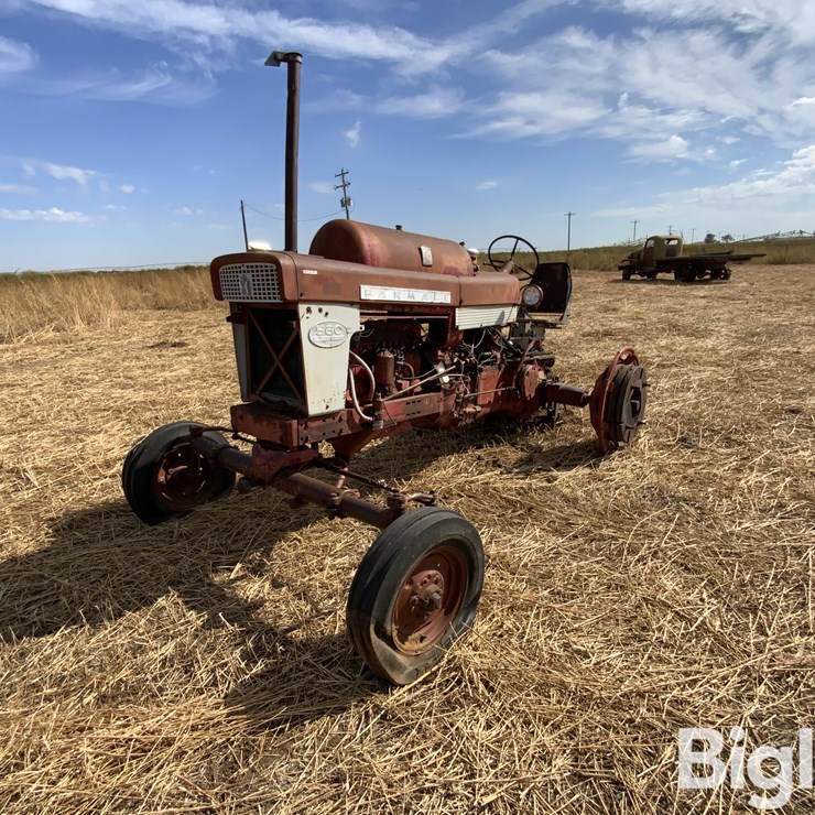 1959 Farmall 560 2WD Tractor