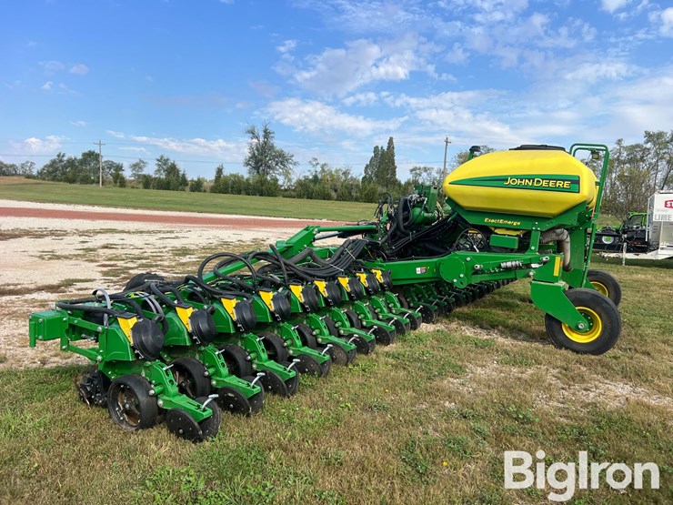 2019-john-deere-1725-image-7