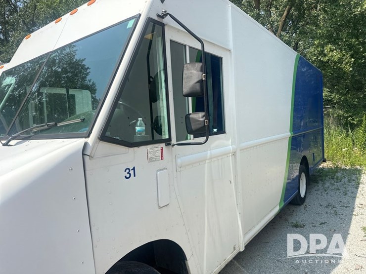 2012-ford-f59-image-1