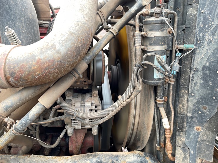 #1000-•-2005-mack-semi-tractor-(has-mi-title)-image-38