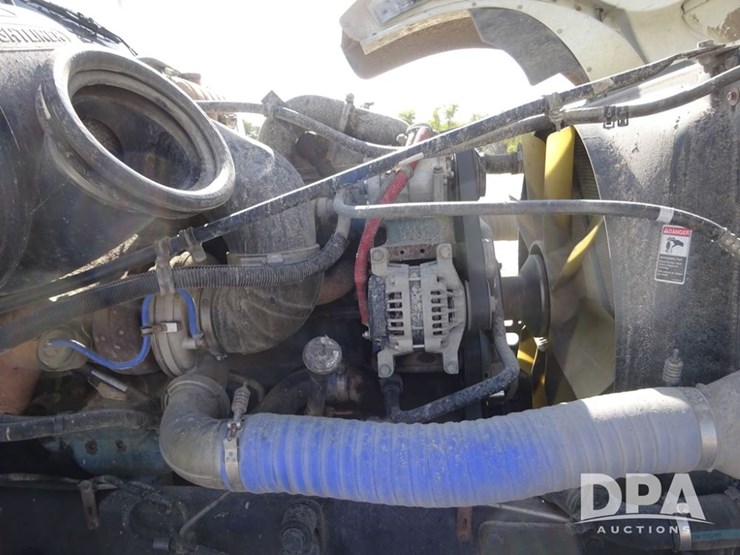 2017-freightliner-coronado-day-cab-glider-truck-(pz13993,-unit-725)-image-77