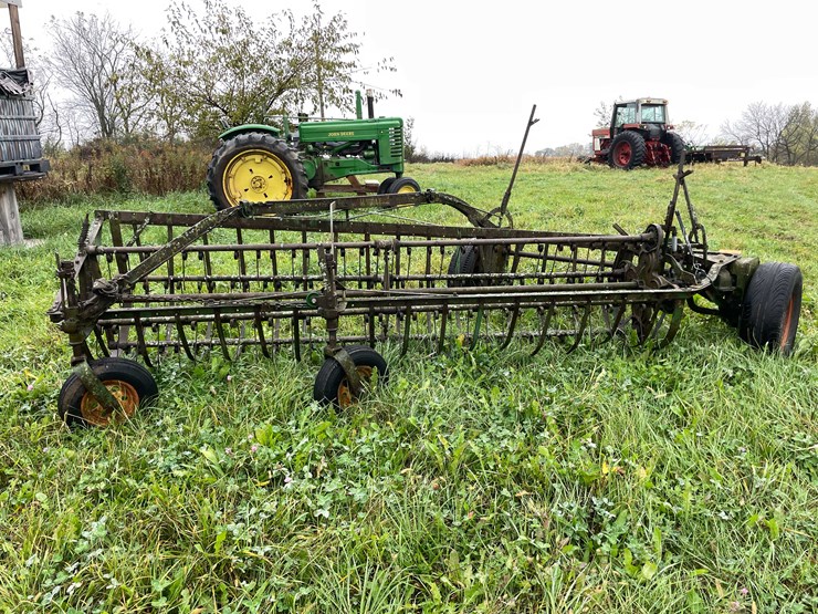 #8031-•-john-deere-hay-rake-image-3