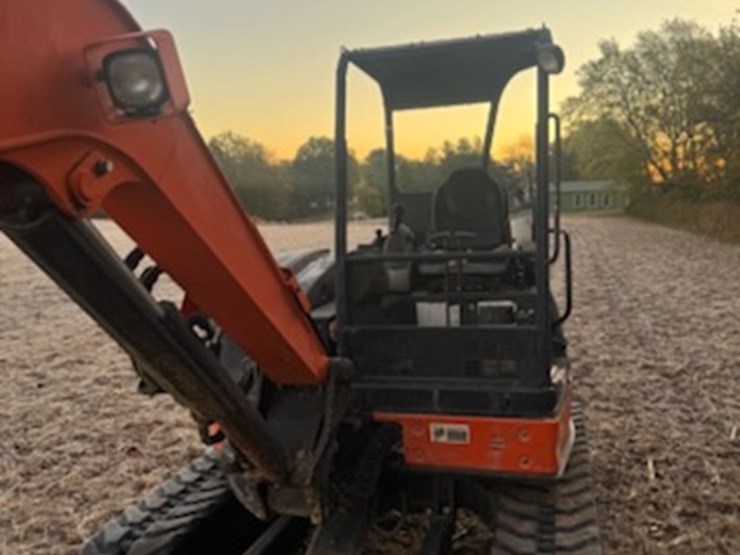 2013-hitachi-zx50u-image-5