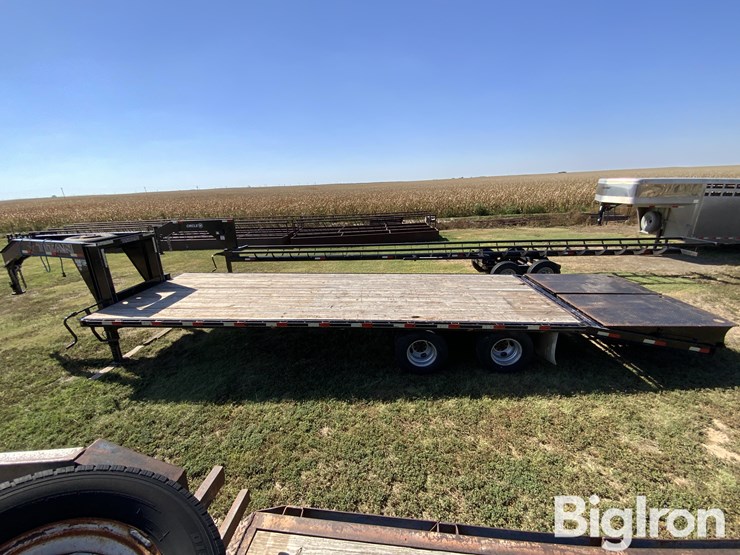 2013-titan-trailer-image-8