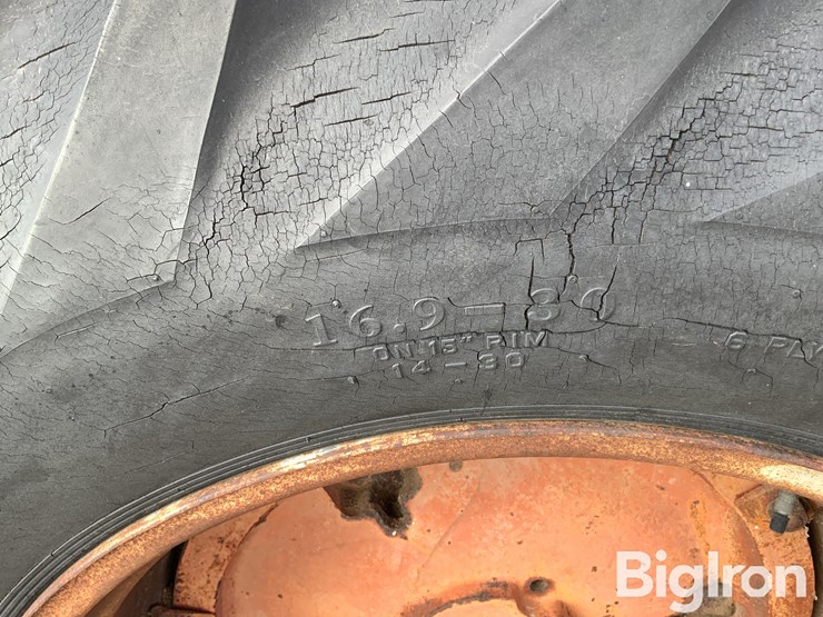 case-la-2wd-tractor-image-19