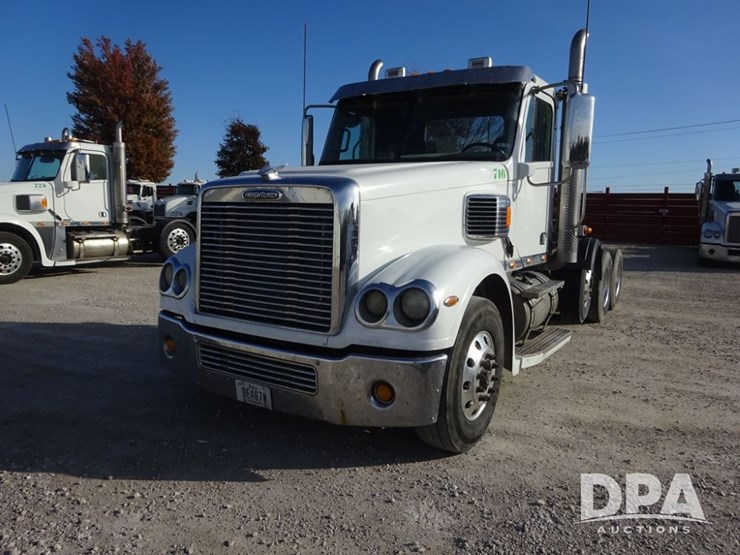 2016-freightliner-coronado-day-cab-glider-truck-(pz13983,-unit-716)-image-3