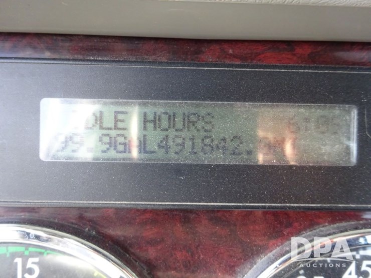 2017-freightliner-coronado-day-cab-glider-truck-(pz13993,-unit-725)-image-109