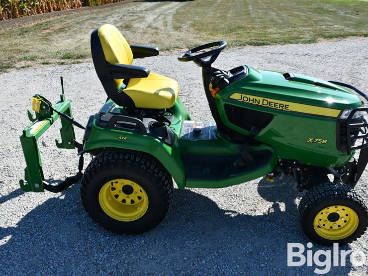 2018-john-deere-x758-image-4