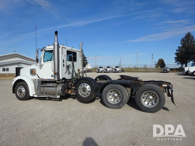 2018-freightliner-coronado-day-cab-glider-truck-(pz13985,-unit-775)-image-35