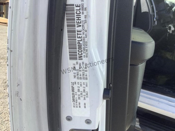 2014-ram-4500-bucket-truck-image-25