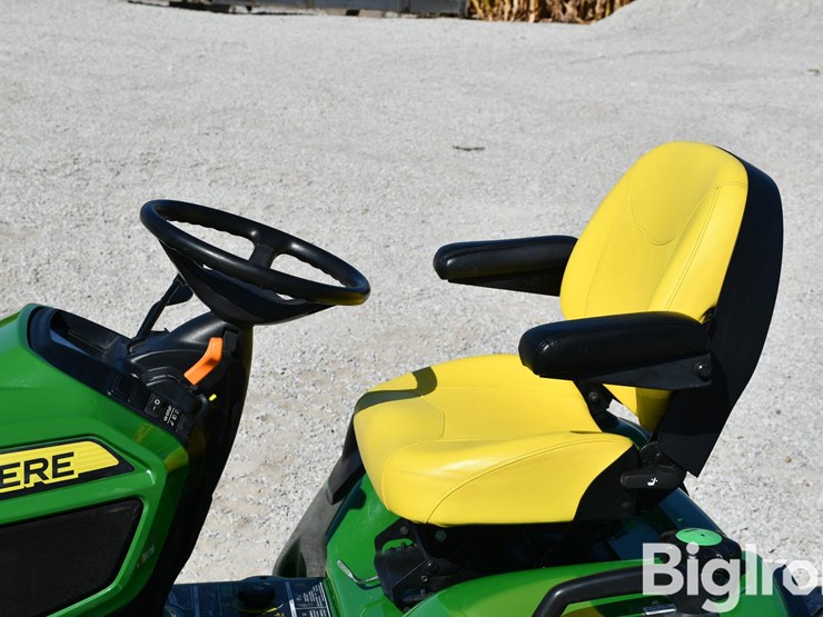 2018-john-deere-x758-image-13