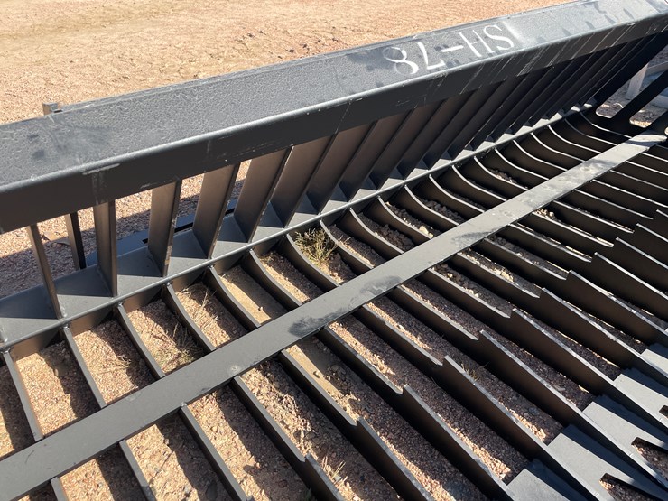 #4110-•-78"-rock-bucket-attachment-image-4