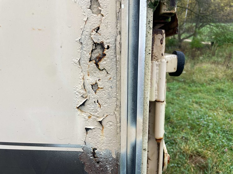 #8044-•-1986-3-horse-gooseneck-camper-trailer-(no-title)-image-43