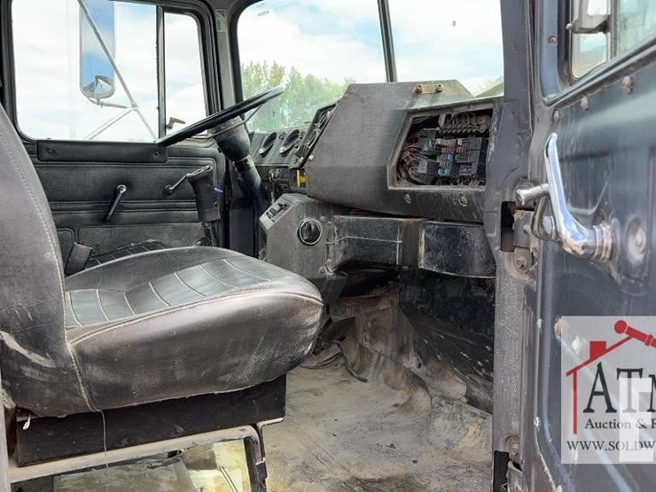 2000-mack-rd690s-image-19