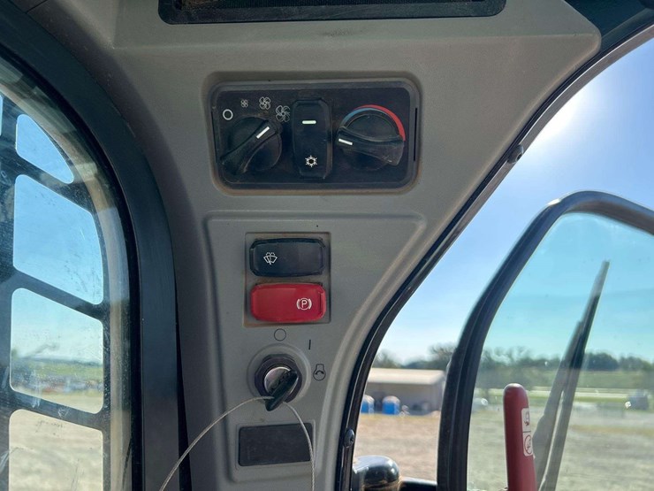 2020-caterpillar-259d3-image-13