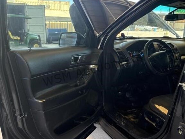 2016-ford-explorer-image-23