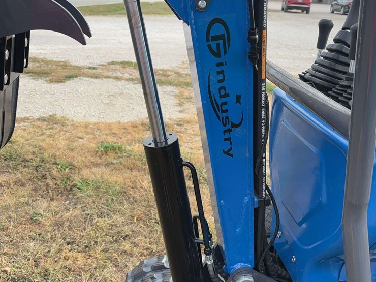 mini-excavator-mx12r-image-12