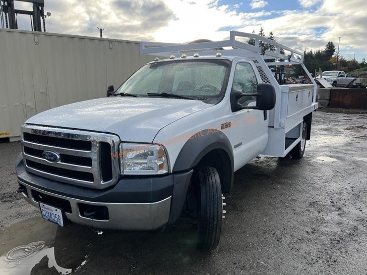 2005-ford-f550-image-34