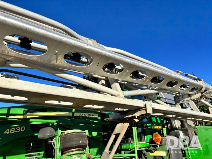 2013-john-deere-4830-image-86