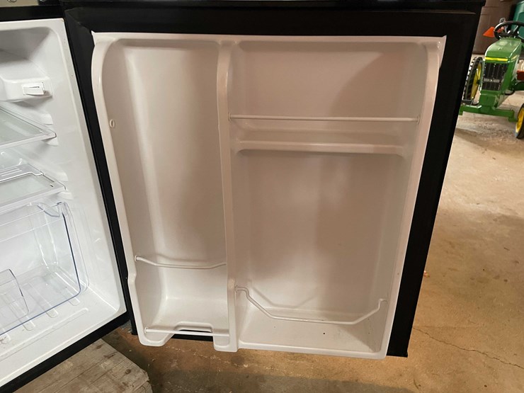 #6621-•-mini-fridge-image-10