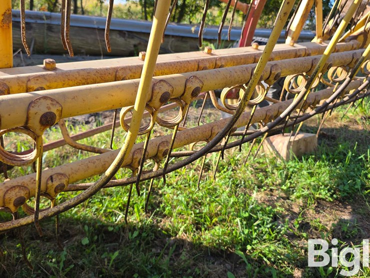 new-holland-256-image-17