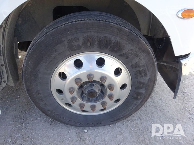 2018-freightliner-coronado-day-cab-glider-truck-(pz13985,-unit-775)-image-45