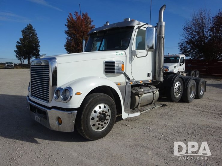 2018-freightliner-coronado-day-cab-glider-truck-(pz13985,-unit-775)-image-1