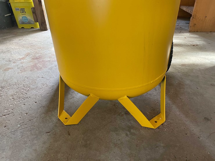 #6606-•-dewalt-air-compressor-image-10