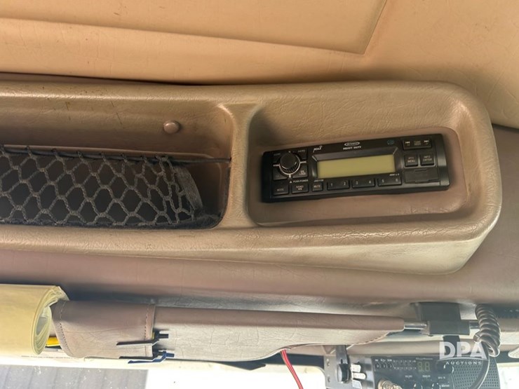 2004-peterbilt-379-image-48