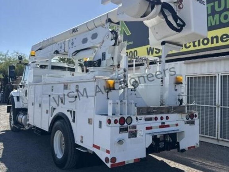 2013-international-7400-image-7