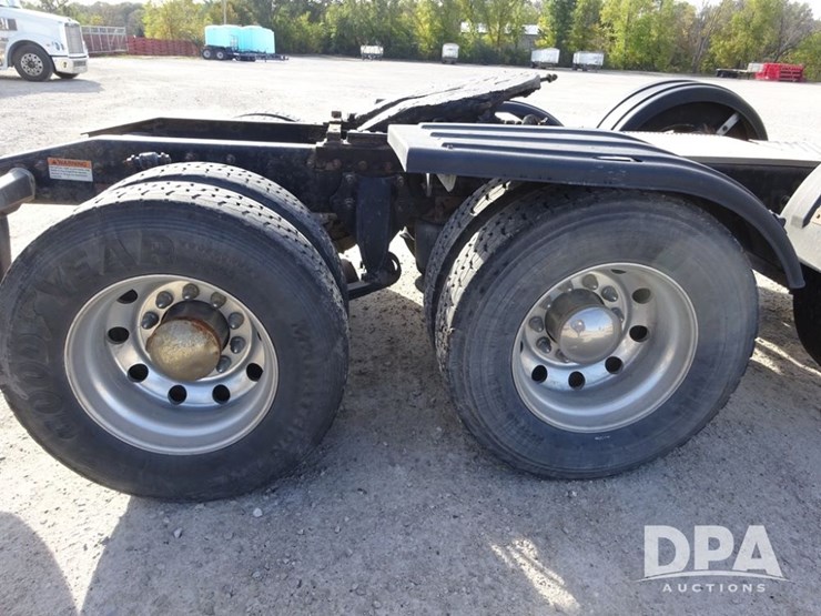 2018-freightliner-coronado-day-cab-glider-truck-(pz13985,-unit-775)-image-48