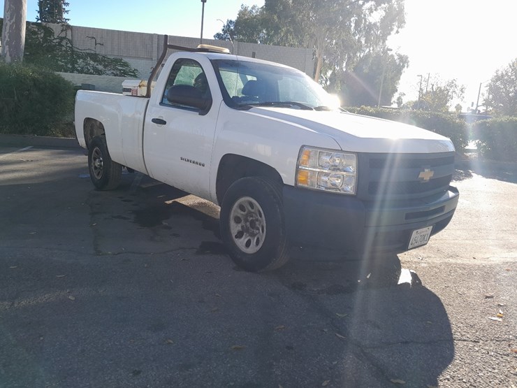 2013-chevrolet-silverado-image-1