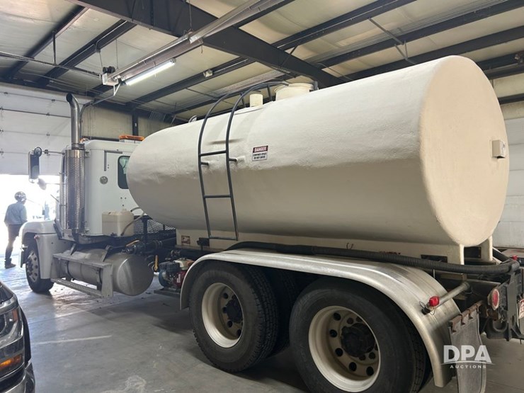 1999-freightliner-fld120-image-4