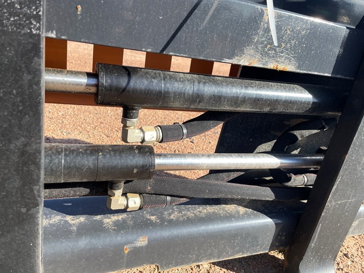 #4090-•-wolverine-pallet-fork-hydraulic-adjustable-attachment-image-10