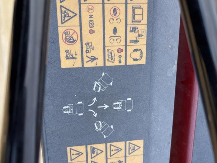 #3842-•-2016-toro-spreader-sprayer-image-14