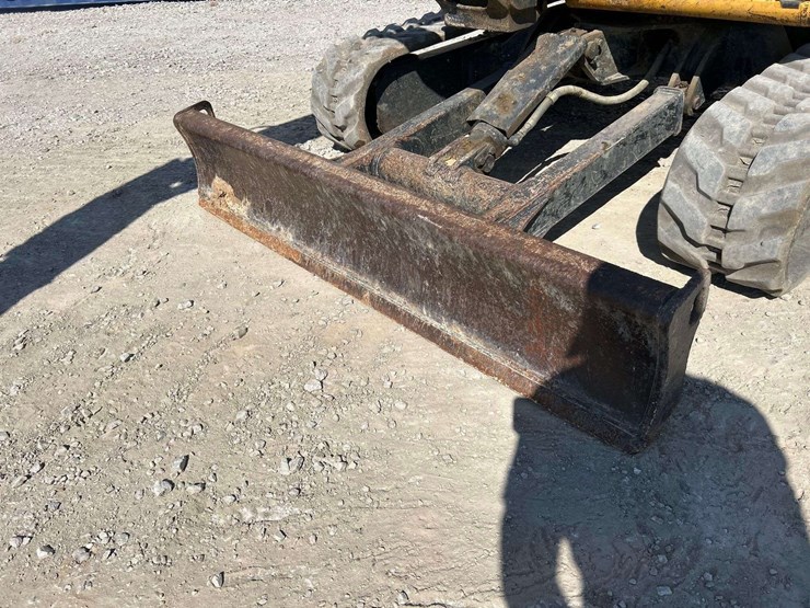 2016-deere-35g-image-19