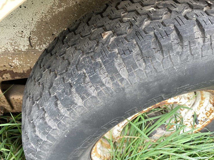 #8044-•-1986-3-horse-gooseneck-camper-trailer-(no-title)-image-35