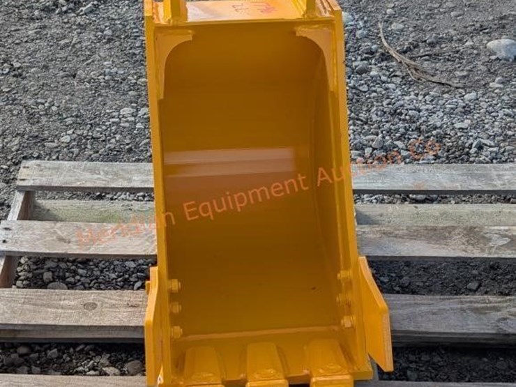 future-cat-305-12"-excavator-bucket-image-4