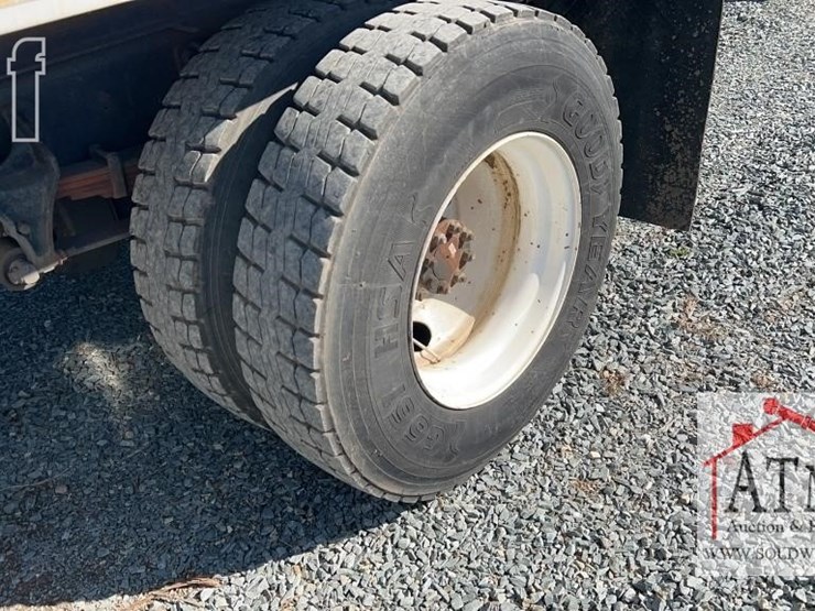 2005-international-durastar-4300-image-18