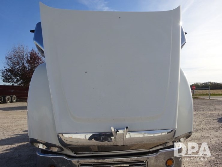 2016-freightliner-coronado-day-cab-glider-truck-(pz13983,-unit-716)-image-75