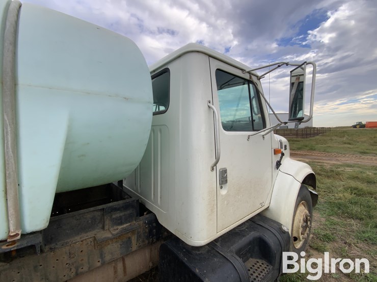 2001-international-4700-image-15