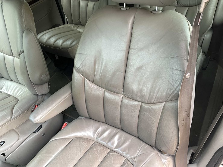 1999-chrysler-town-&-country-image-132