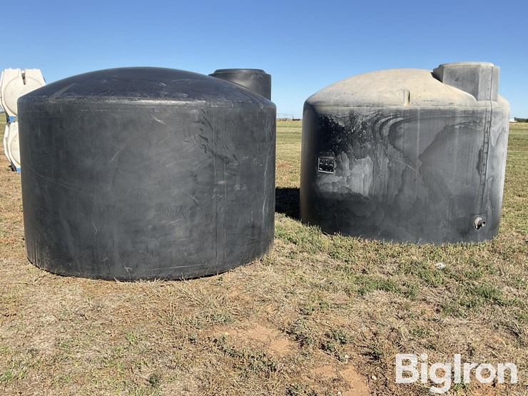 1550-gallon-liquid-fertilizer-poly-tanks-image-1